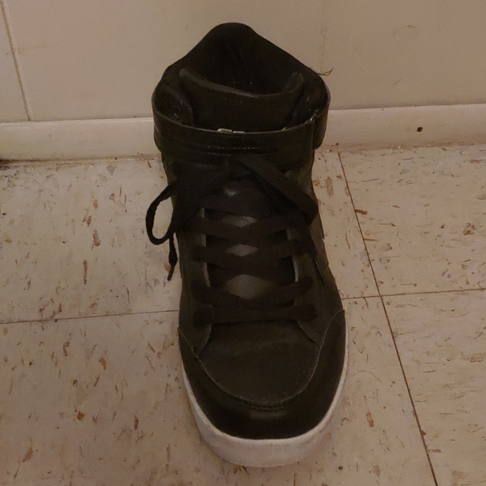 Shoes - Picture 2 of 3
